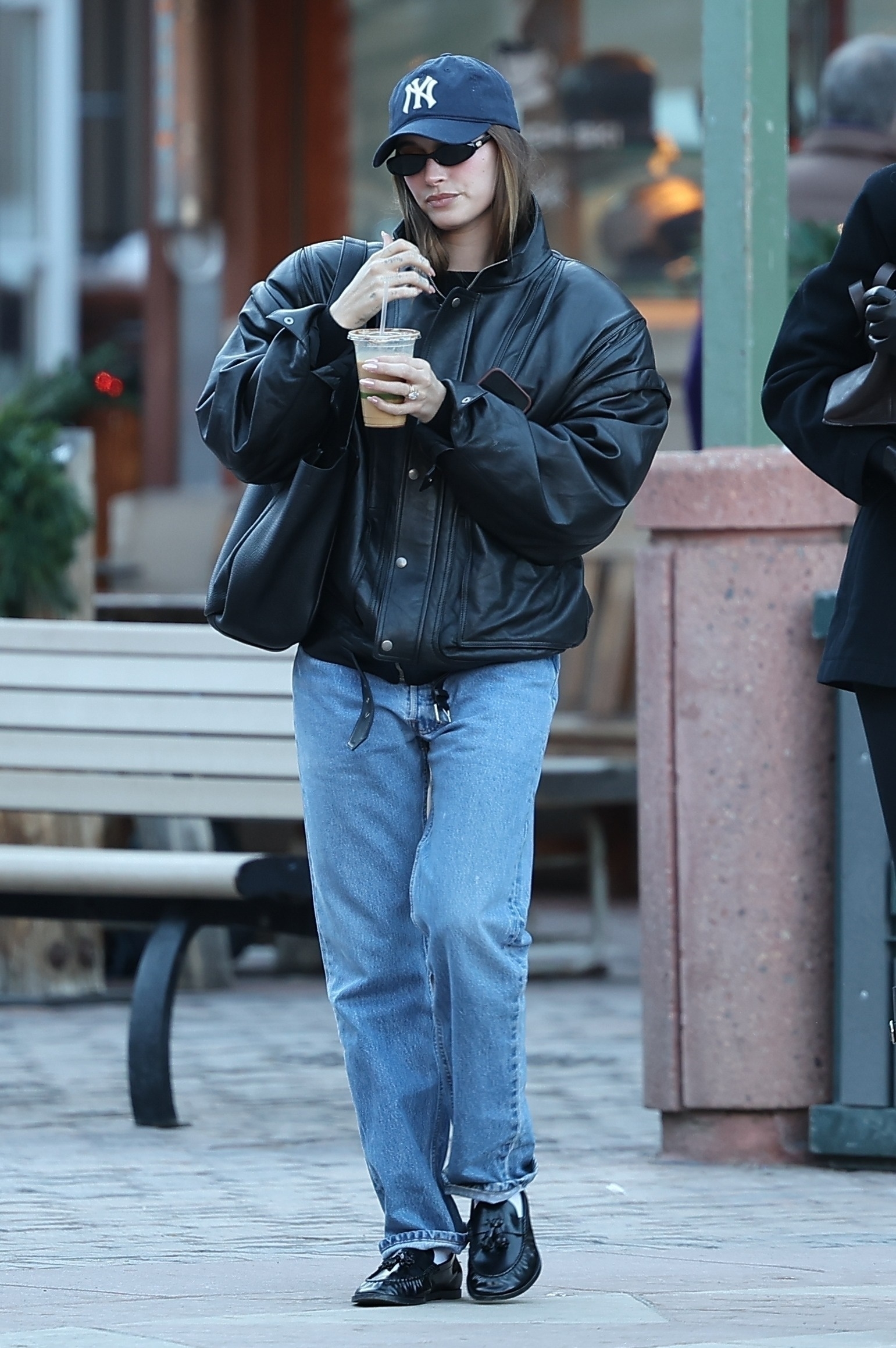 Hailey Bieber keeps it casual with Saint Laurent's Le 5 À 7 Bea bag while grabbing coffee before a ski fitting in Aspen, Colorado. January 15, 2025. (BACKGRID/Saint Laurent) Hailey Bieber keeps it casual in Saint Laurent while grabbing coffee before a ski fitting in Aspen, Colorado. January 15, 2025. (BACKGRID/Saint Laurent)