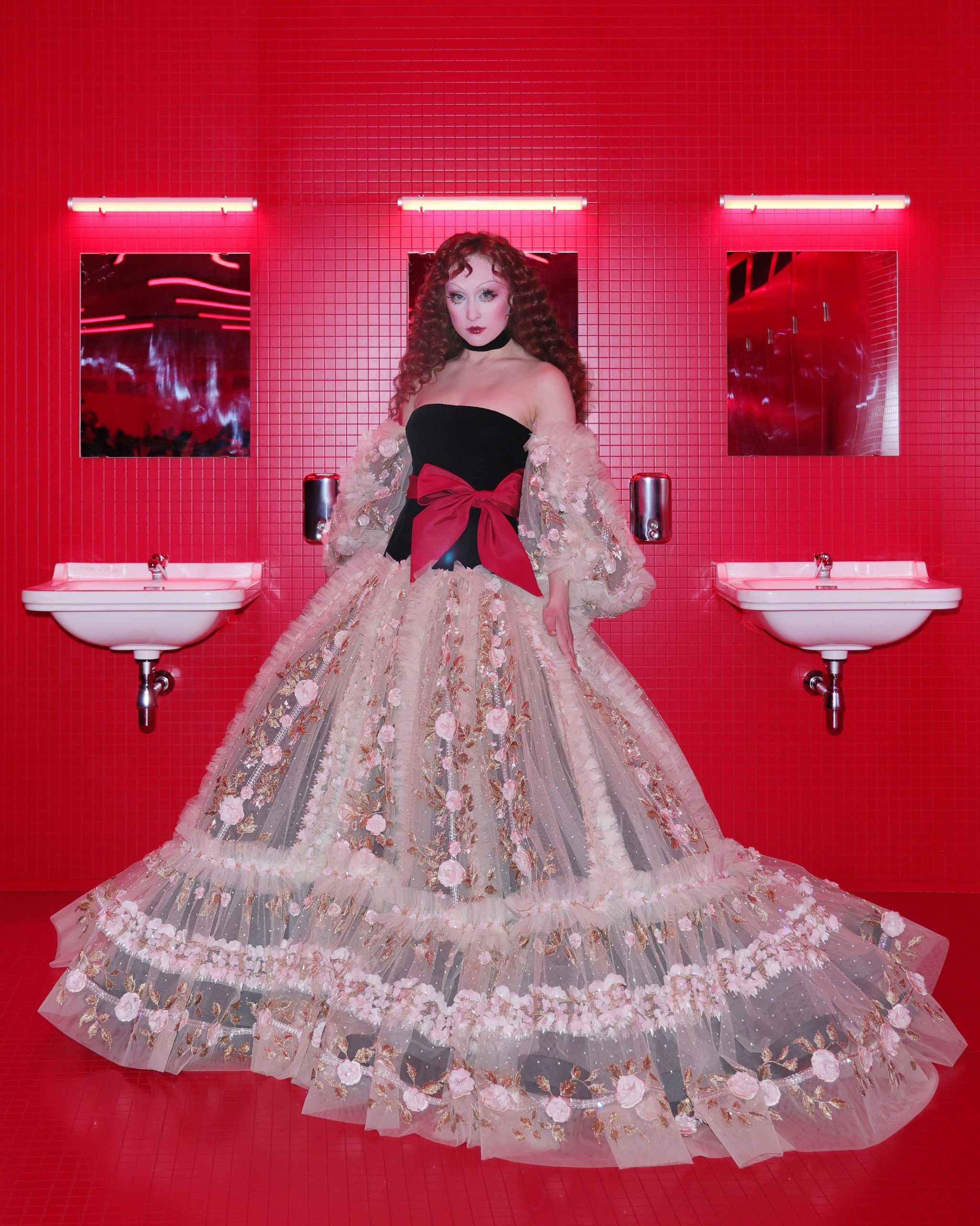 Chappell Roan wore a Valentino look by Alessandro Michele from the Spring-Summer 2025 Haute Couture "Vertigineux" collection (Photo courtesy of Valentino). Chappell Roan wore a Valentino look by Alessandro Michele from the Spring-Summer 2025 Haute Couture "Vertigineux" collection.