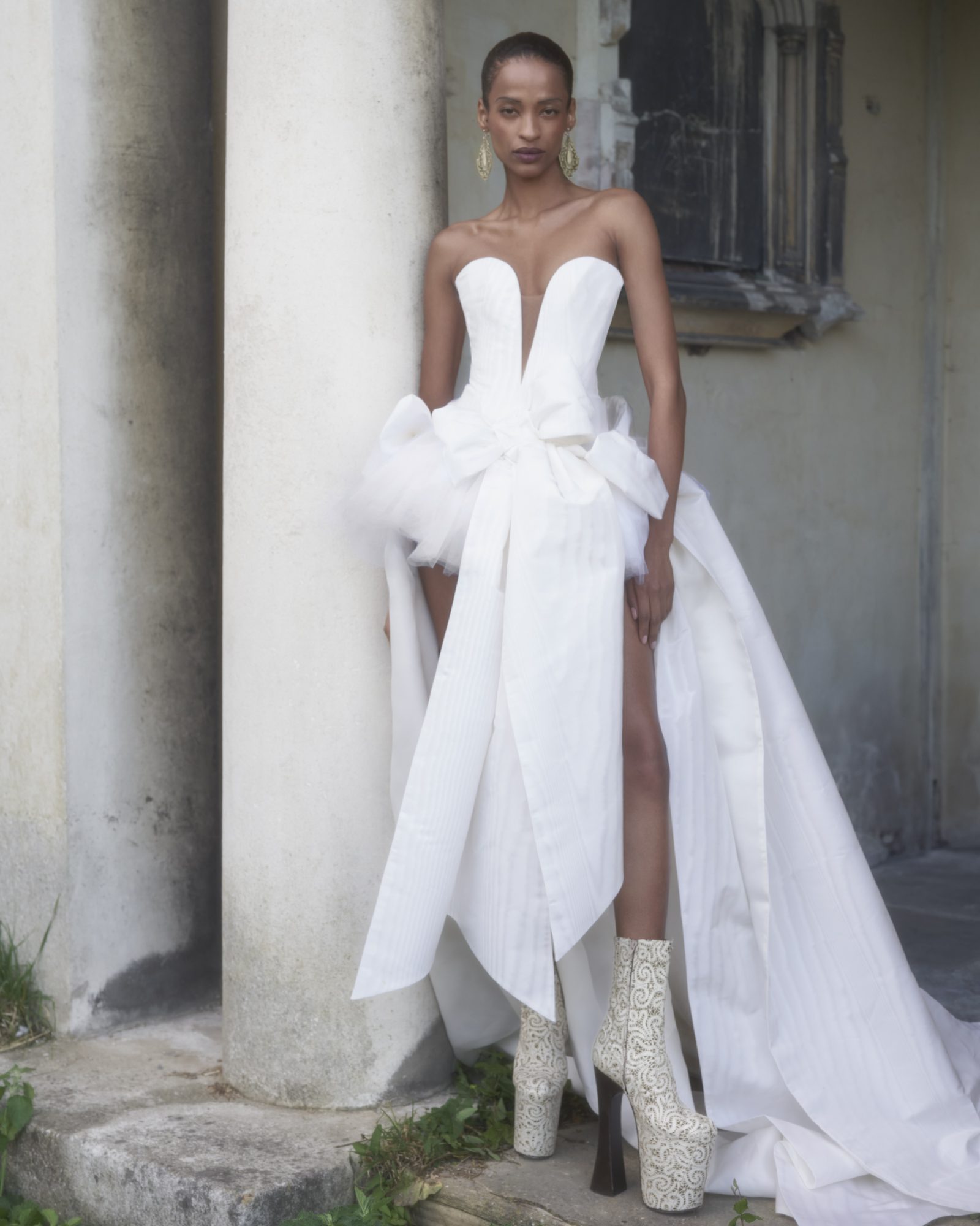 Queen: A whimsical waltz of tulle and dramatic bows