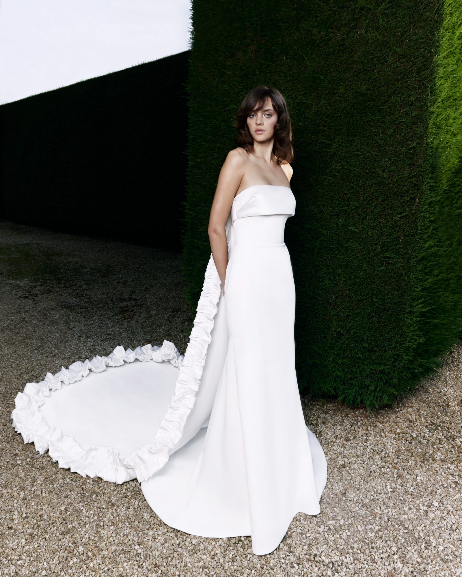Ruffle Mermaid: A vision of cascading ruffles, this mermaid gown showcases Viktor&Rolf's mastery of texture and form.