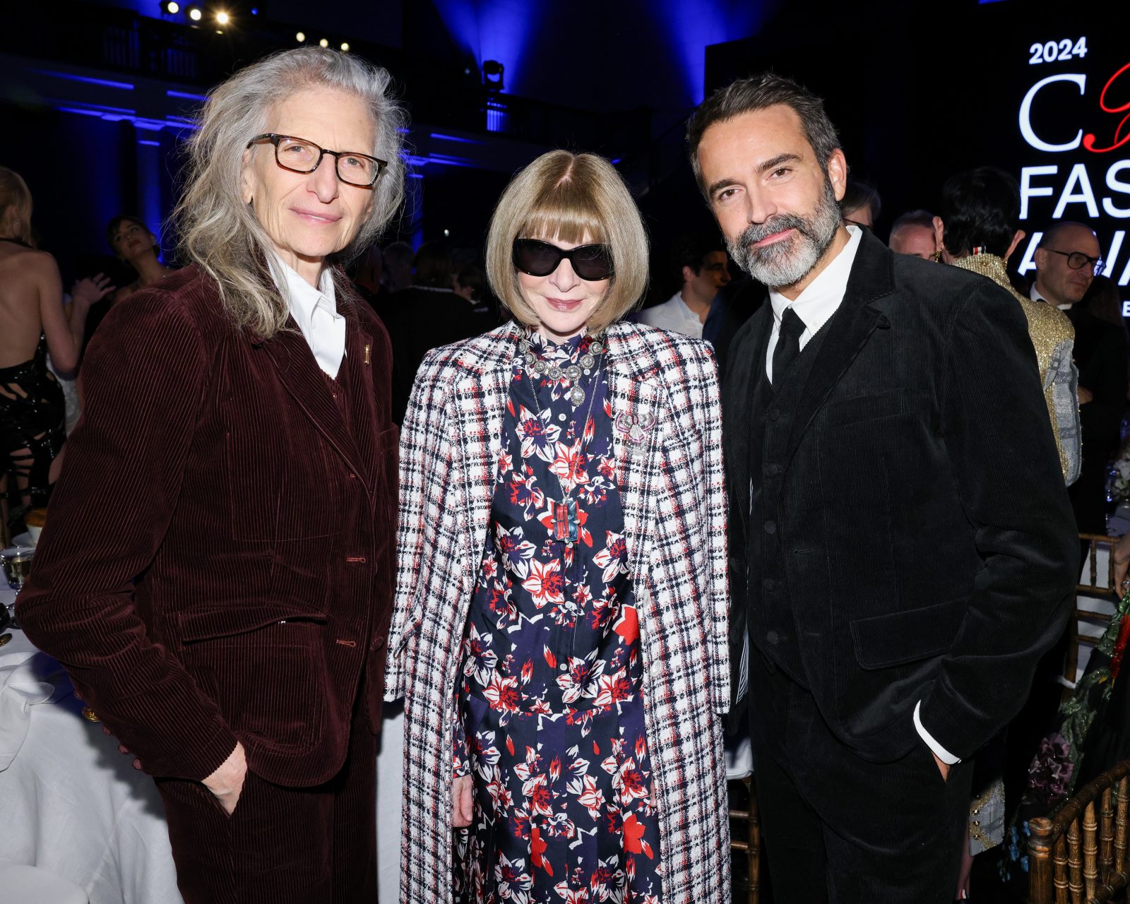 Annie Leibovitz, newly honored for her contributions to fashion photography, shares a moment with Vogue's Anna Wintour and Schiaparelli's Daniel Roseberry. (Image: BFA)