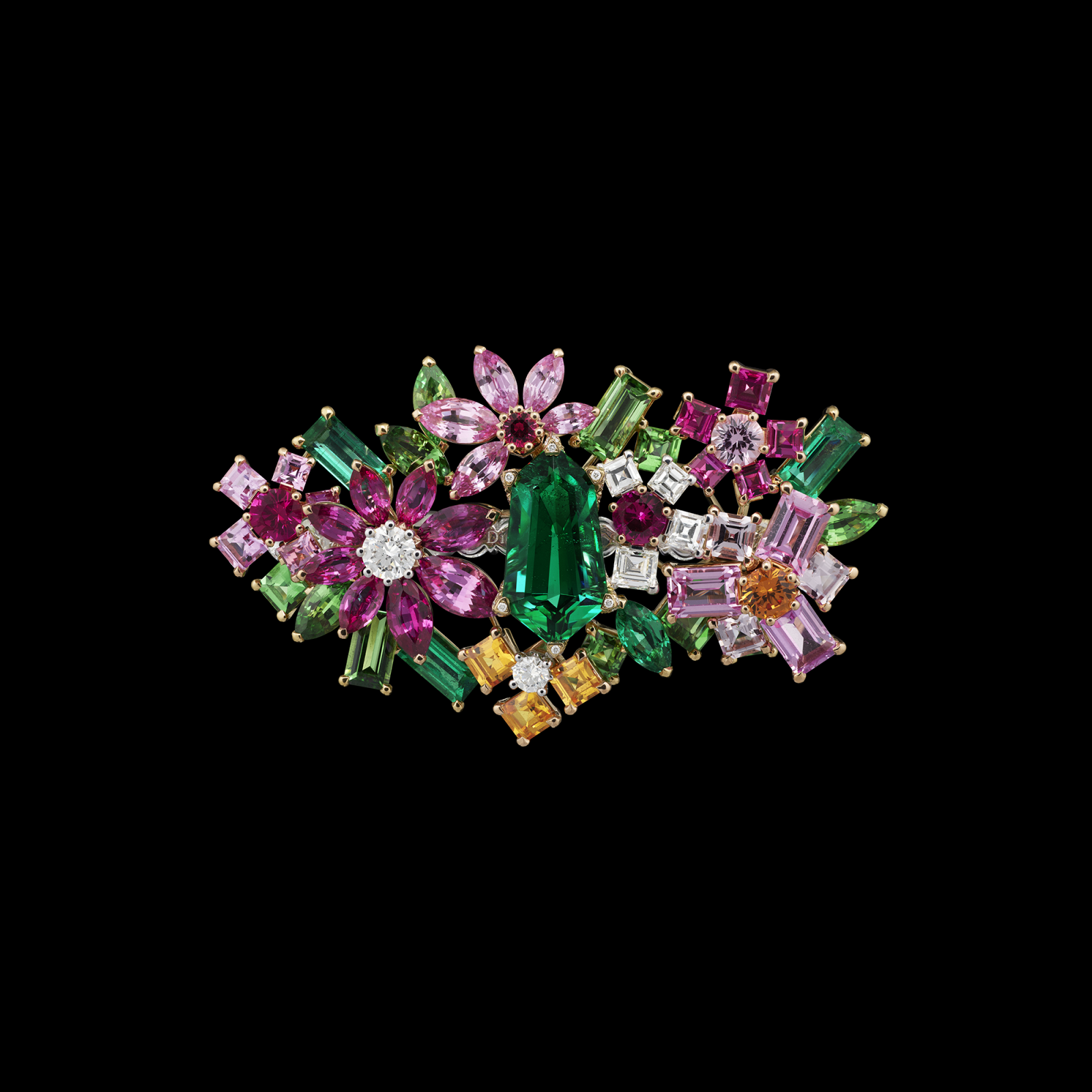 A striking double ring in pink gold, adorned with a bouquet of rubies, pink spinels, sapphires, and garnets, creates a harmonious blend of rose-tinted hues.