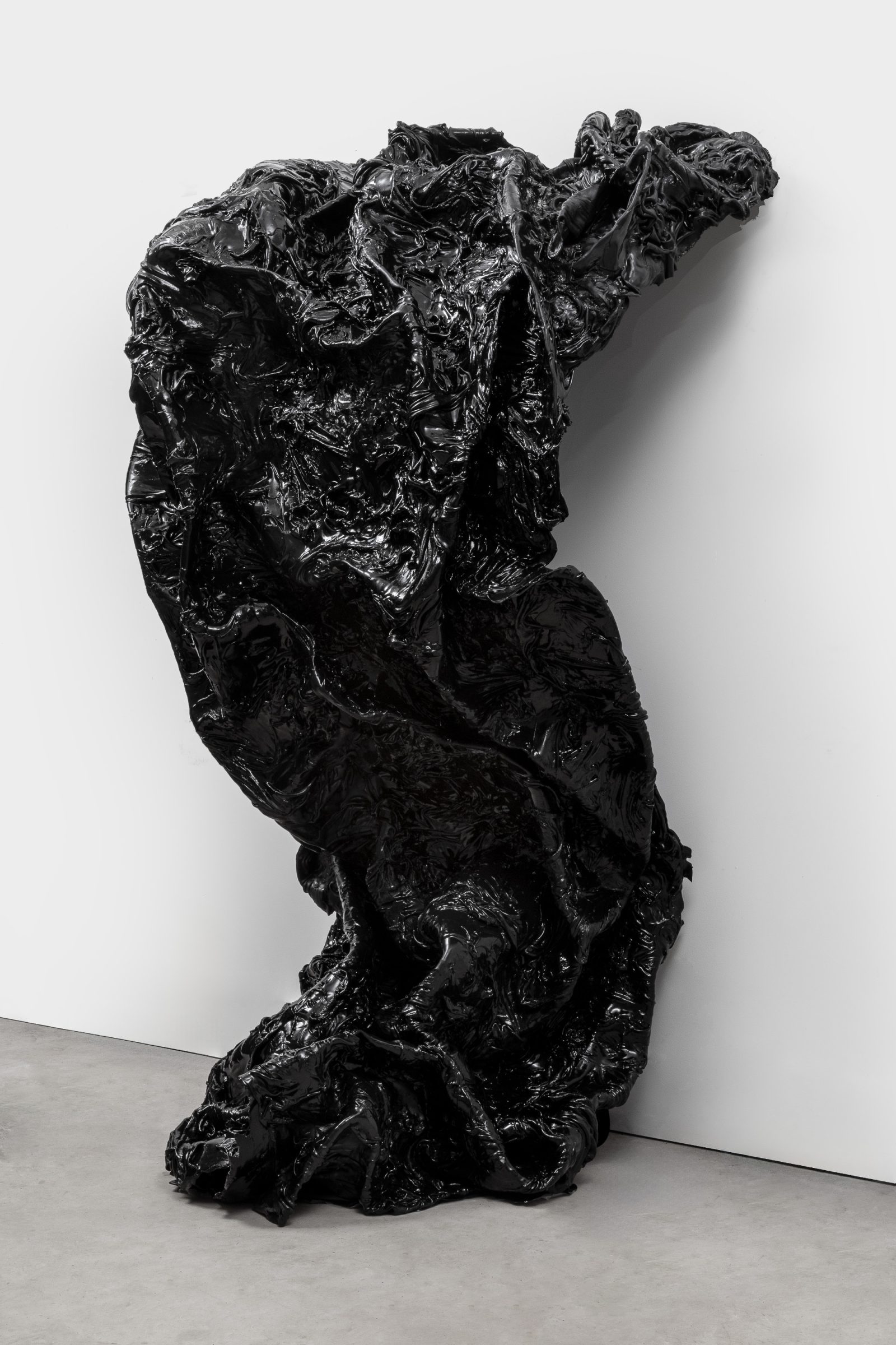 Allana Clarke Witness Me, 2024 30 Sec. hair bonding glue (Rubber latex and black carbon dye) 69 x 43 x 27 inches (175.3 x 109.2 x 68.6 cm) © Allana Clarke Photo: Tim Johnson Courtesy of the artist and Gagosian