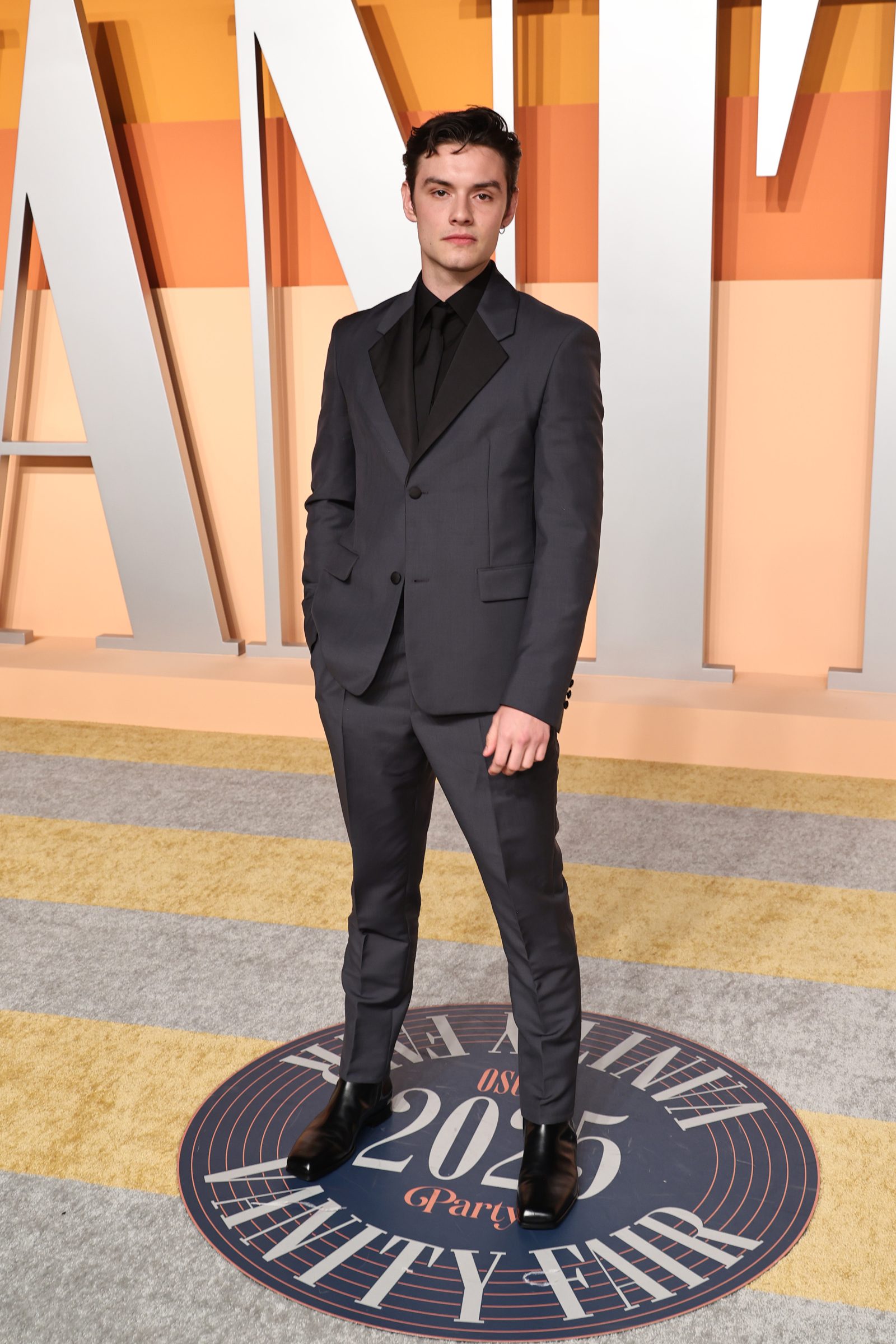 Louis Partridge attends the 2025 Vanity Fair Oscar Party Hosted By Radhika Jones at Wallis Annenberg Center for the Performing Arts on March 02, 2025 in Beverly Hills, California. (Photo by Jamie McCarthy/WireImage)