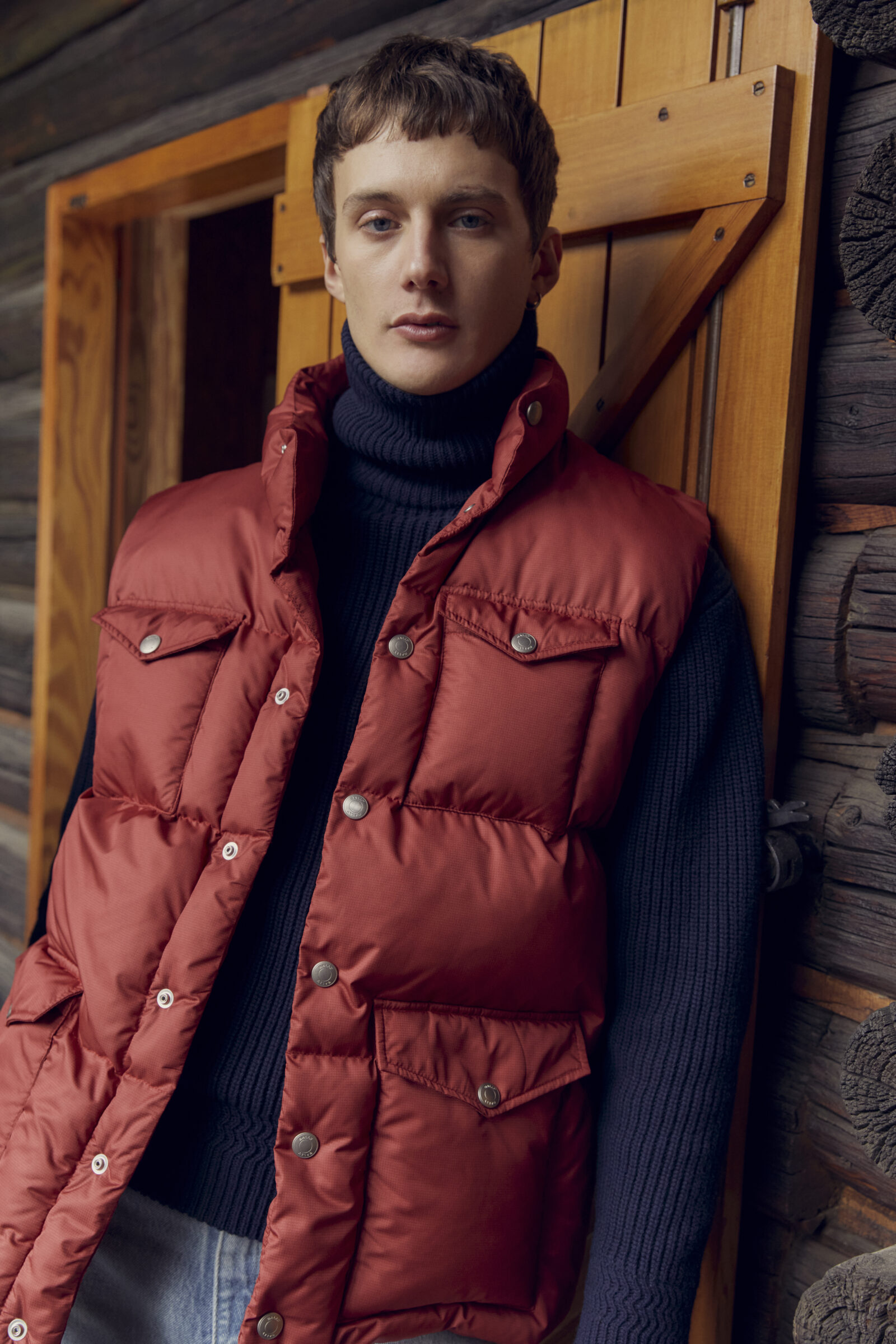 Bally’s menswear exudes an effortless elegance, combining practicality with the brand’s signature alpine-inspired style.