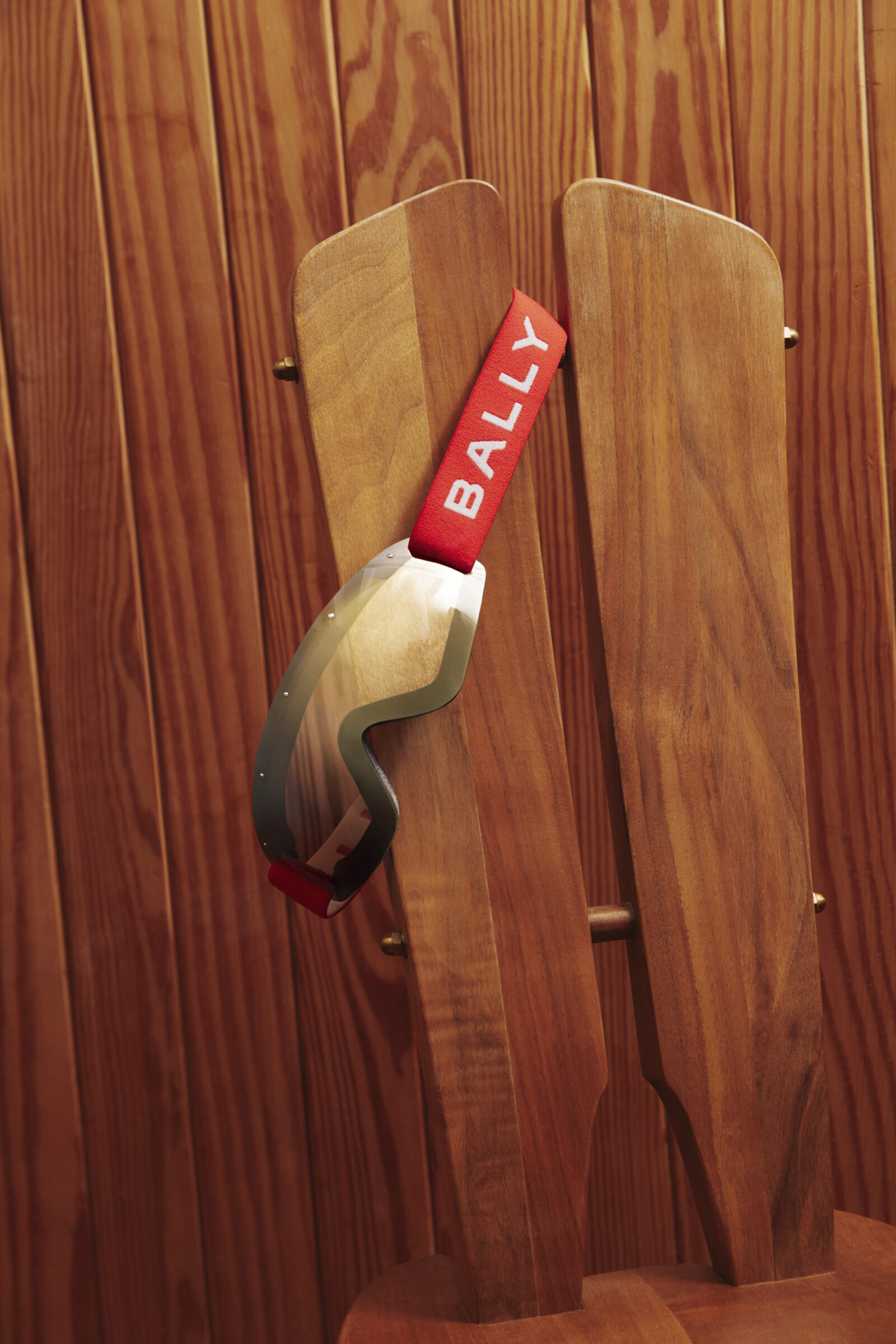 Embrace the alpine spirit with Bally’s authentic ski goggles, a marriage of high-end functionality and signature style, perfect for winter sports enthusiasts.