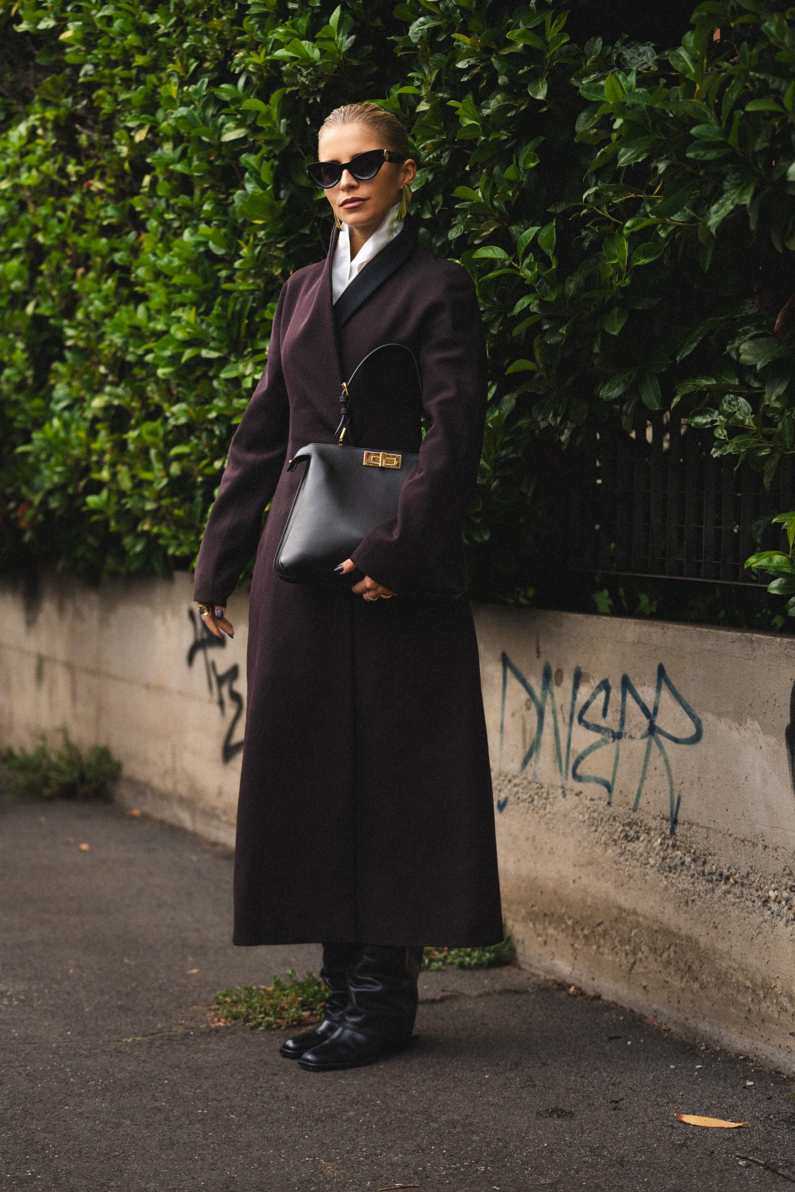 Caro Daur arrives to the FENDI Spring-Summer 2025 runway show in Milan (Image: Riccardo Perdisa for Rain Magazine)
