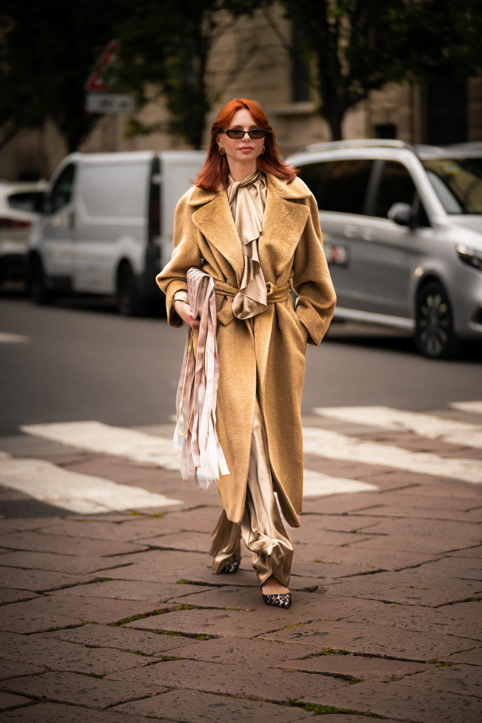 Evelyn Kazantzoglou arrives at Alberta Ferretti’s Spring-Summer 2025 runway show in Milan (Image: Riccardo Perdisa for Rain Magazine).