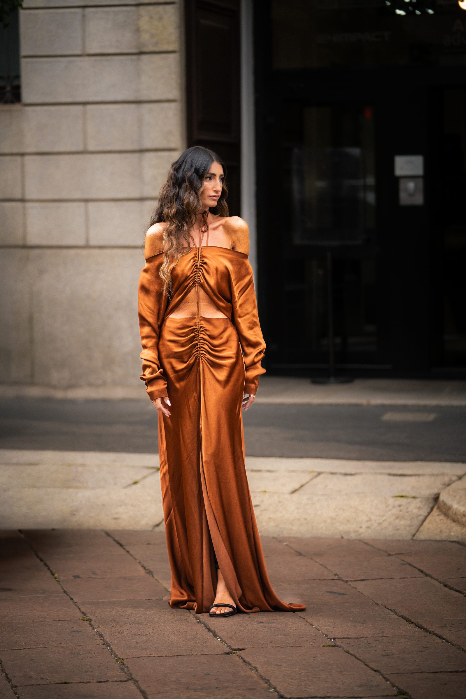 Guest arrives at Alberta Ferretti’s Spring-Summer 2025 runway show in Milan (Image: Riccardo Perdisa for Rain Magazine).