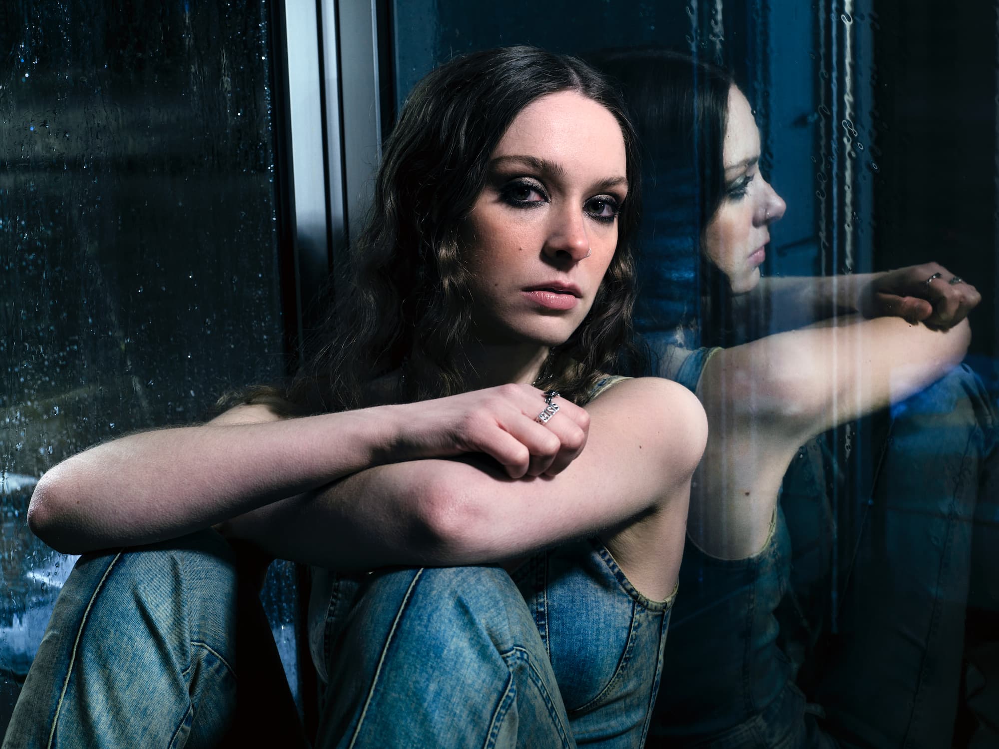 Holly Humberstone Announces Tour, Transcends Boundaries with Debut Album ‘Paint My Bedroom Black