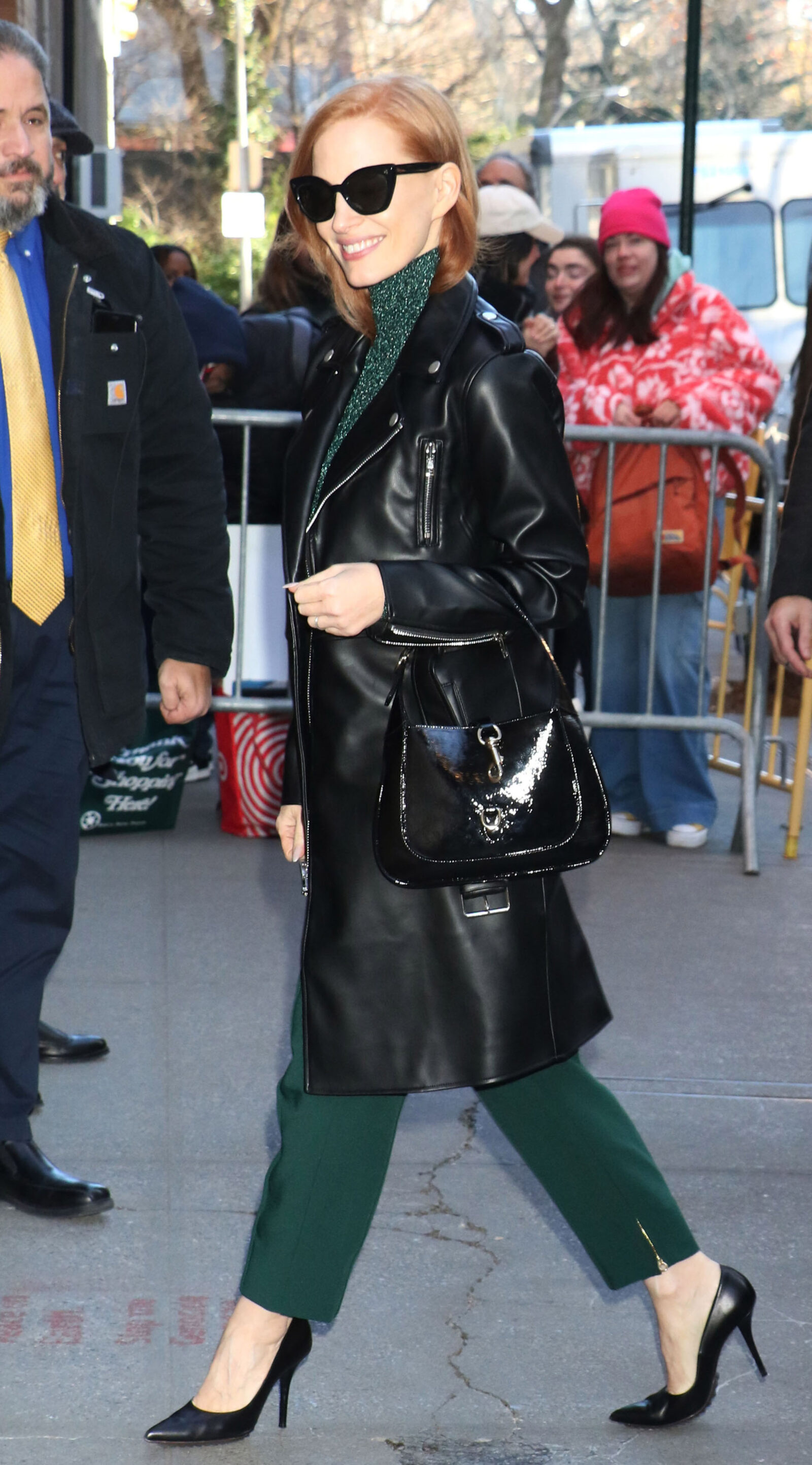 Chic on the Streets: Jessica Chastain pairs her radiant smile with the sleek Gucci Jackie Notte, bringing a touch of Hollywood glamour to the hustle of New York. (Photo: Roger Wong/INSTARimages, courtesy of Gucci)