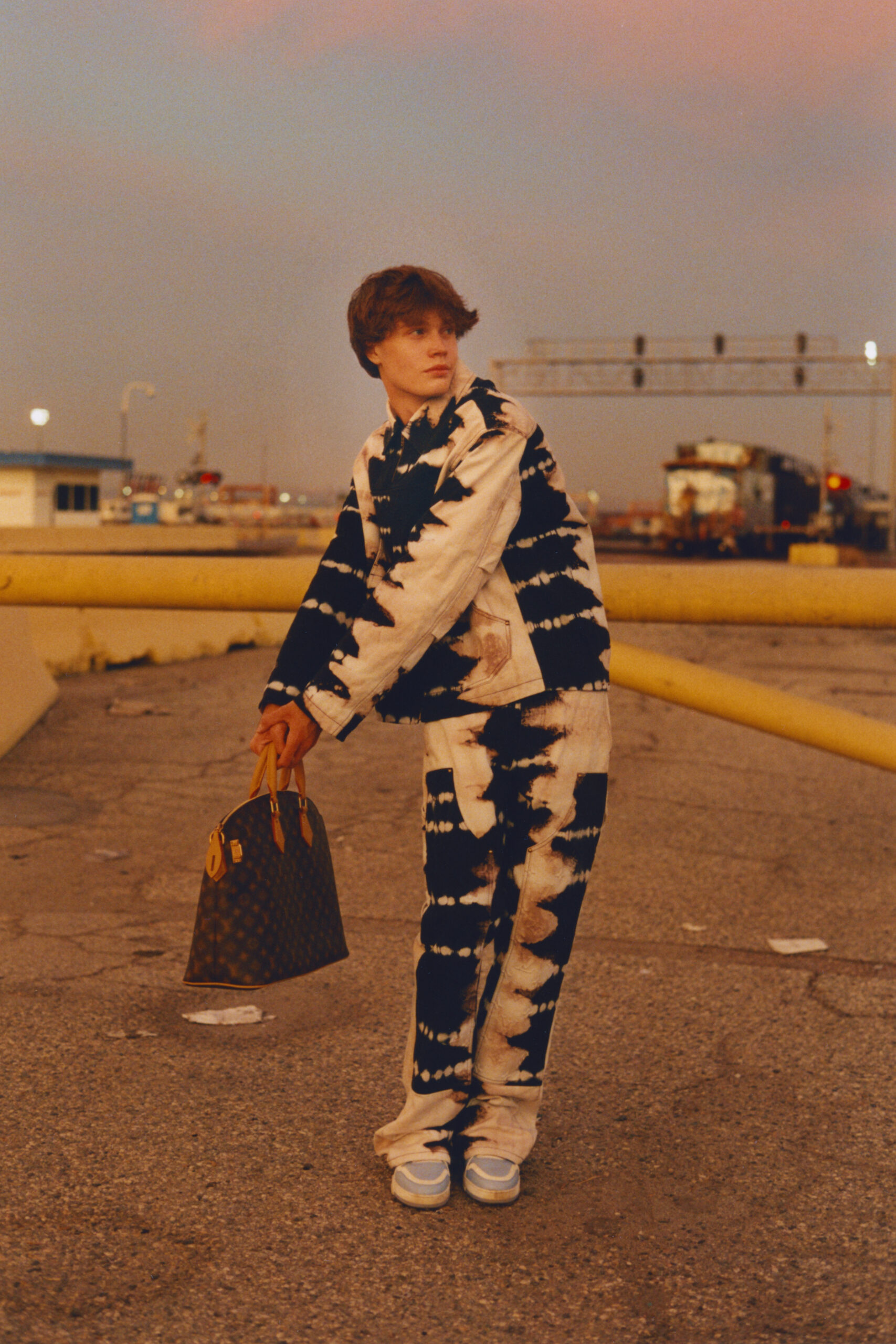 Full look and bag by LOUIS VUITTON MEN'S
