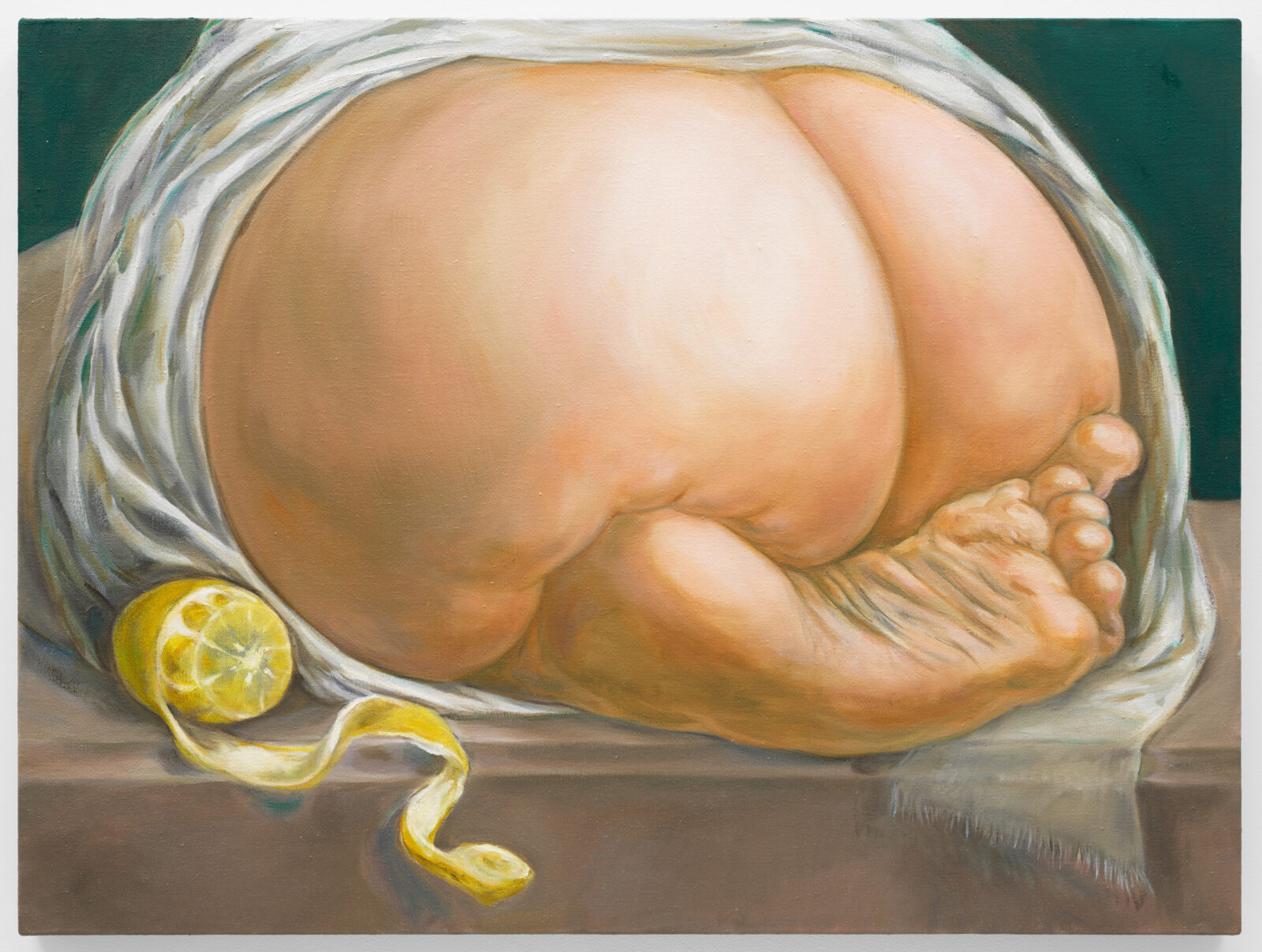Louise Bonnet Lemon and Foot, 2023 Oil on linen 30 x 40 inches (76.2 x 101.6 cm) © Louise Bonnet Photo: Christopher Burke Courtesy Gagosian