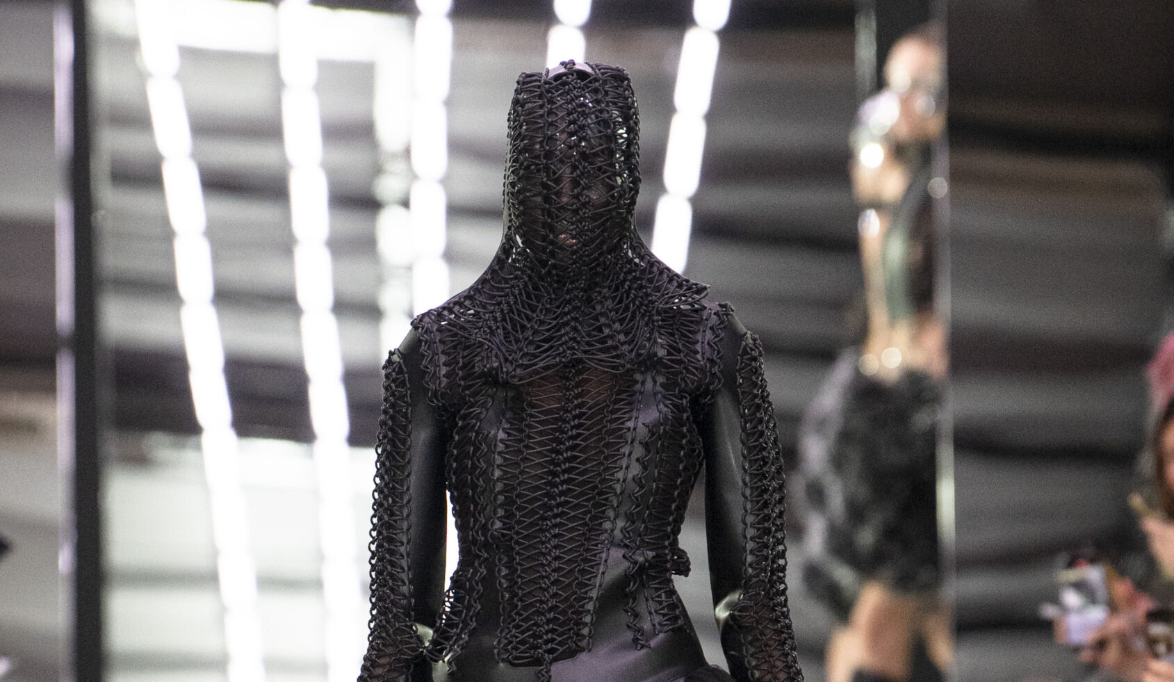 Noir Kei Ninomiya’s SS24 Collection: A Mesmerizing Journey from Darkness to Light