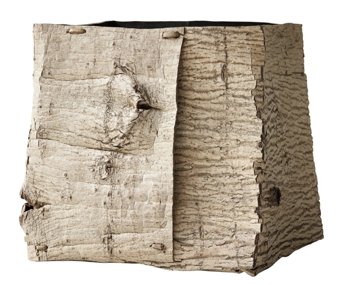 Moe Watanabe, Japan ‘Transfer Surface’, Walnut bark, 370 × 400 × 370 mm 2022 Moe Watanabe, Japan
‘Transfer Surface’, Walnut bark, 370 × 400 × 370 mm 2022