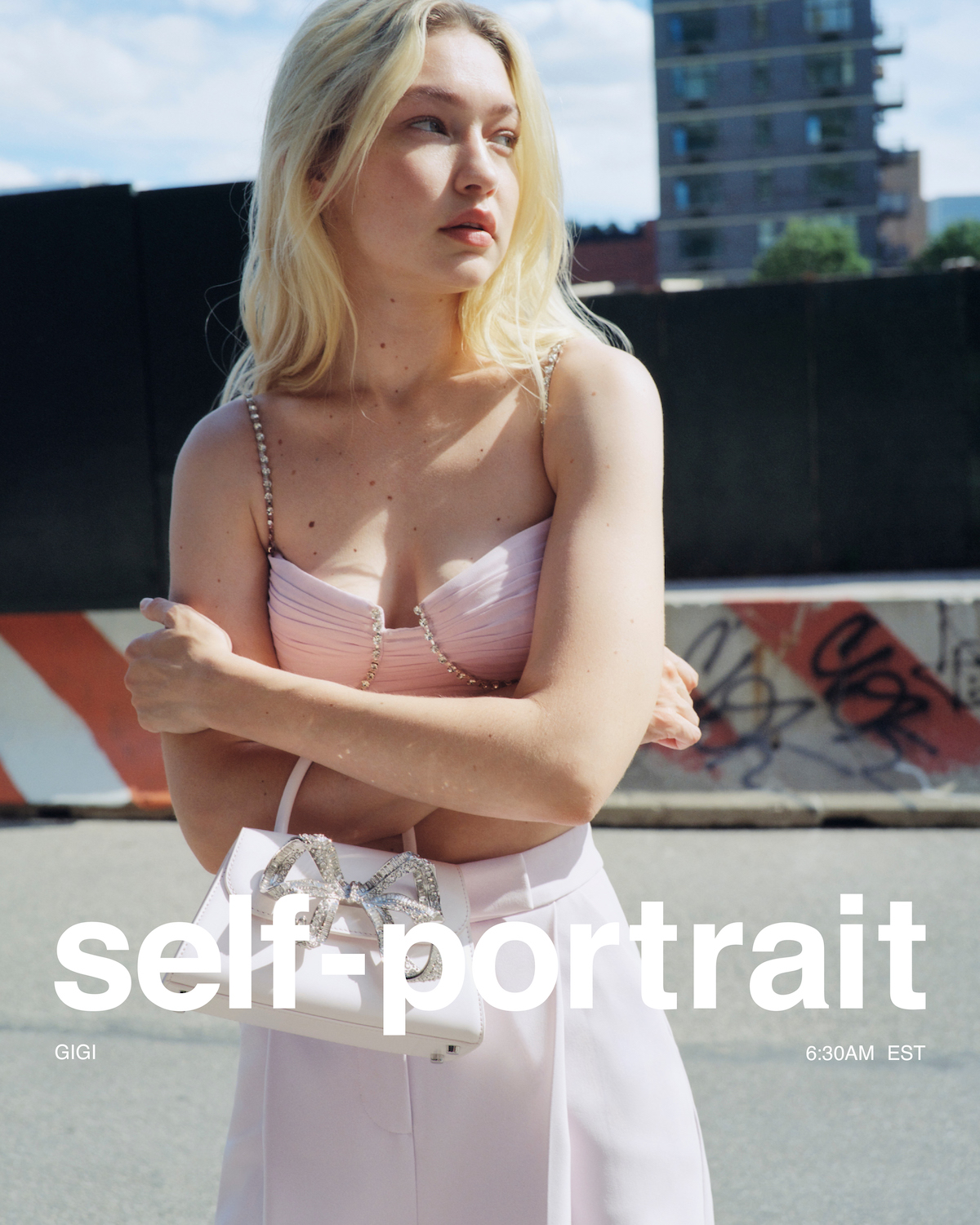 self-portrait_AW22 Collection_Gigi Hadid_©self-portrait_Zoe Ghertner_04 (Logo)