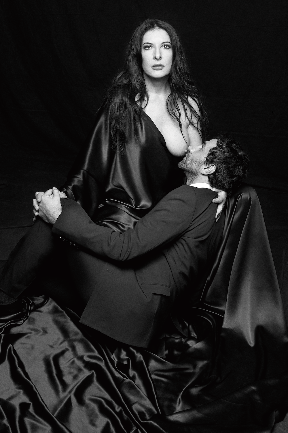 Marina Abramović in collaboration with Riccardo Tisci The Contract Black and White print 2011 © Marina Abramović Courtesy of the Marina Abramović Archives Marina Abramović in collaboration with Riccardo Tisci
The Contract