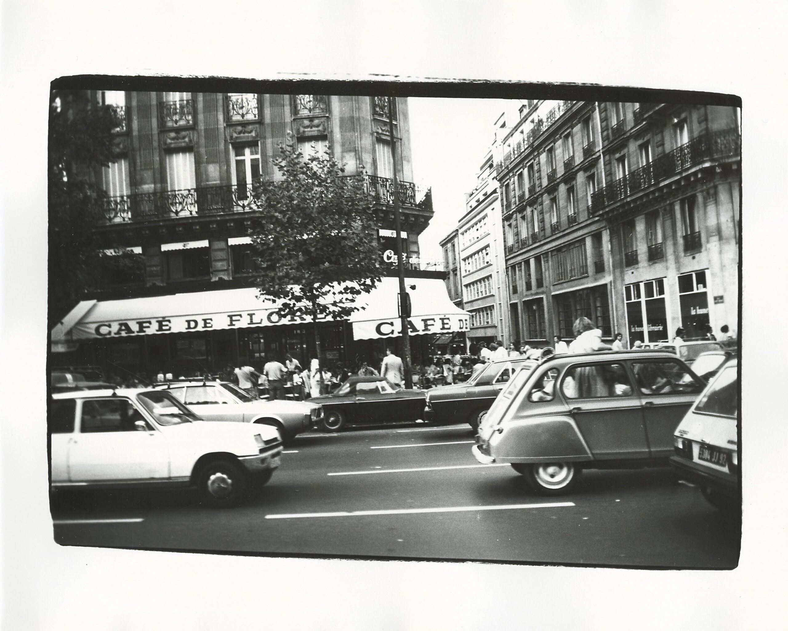 ANDY WARHOL Café de Flore, 1981 Gelatin silver print 8 x 10 in 20.3 x 25.4 cm © 2022 The Andy Warhol Foundation for the Visual Arts, Inc. / Licensed by ADAGP, Paris, 2022 Courtesy Gagosian ANDY WARHOL Café de Flore, 1981