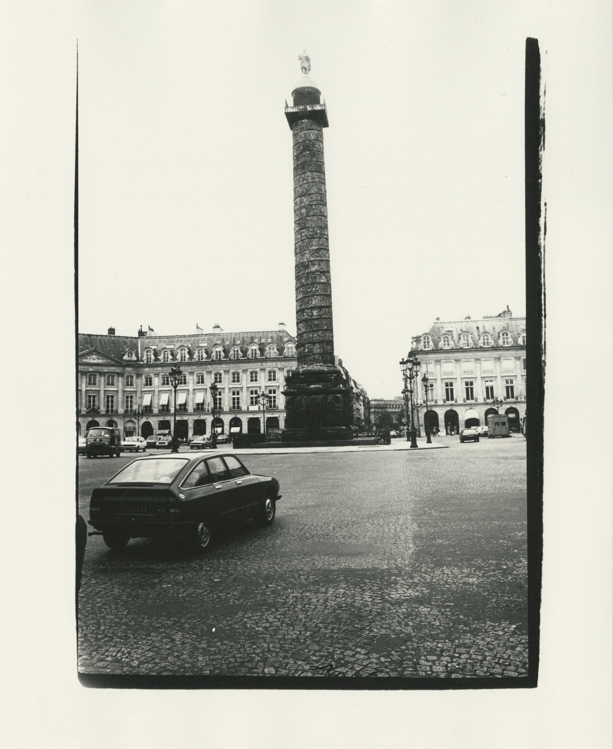 ANDY WARHOL Place Vendôme, Paris, c. 1981 Gelatin silver print 10 x 8 in 25.4 x 20.3 cm © 2022 The Andy Warhol Foundation for the Visual Arts, Inc. / Licensed by ADAGP, Paris, 2022 Courtesy Gagosian ANDY WARHOL
Place Vendôme, Paris, c. 1981