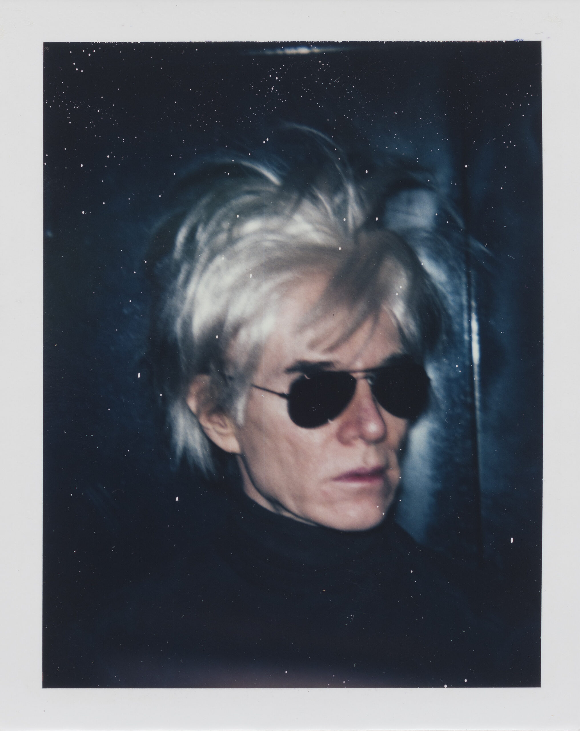 ANDY WARHOL Self-Portrait in Fright Wig, 1986 Polaroid 4 1/4 x 3 3/8 in 10.8 x 8.6 cm © 2022 The Andy Warhol Foundation for the Visual Arts, Inc. / Licensed by ADAGP, Paris, 2022 Photo: Ed Mumford Courtesy Gagosian ANDY WARHOL
Self-Portrait in Fright Wig, 1986
Polaroid